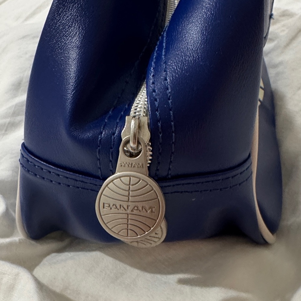 PAM AM BLUE AND WHITE COLLECTIBLE SHOULDER BAG - Picture 4 of 5